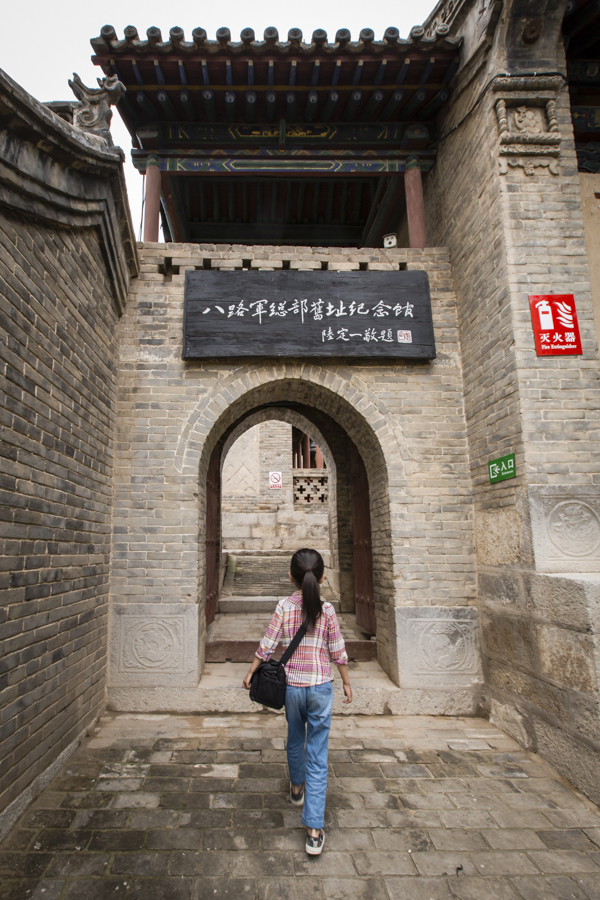 6岁女孩游历抗战纪念地照片走红网络（图）