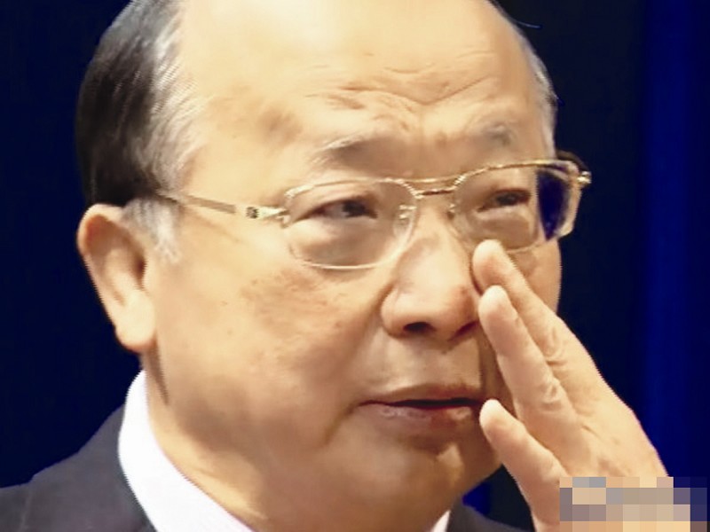   胡志强表示，不会辞去副主席，也不会角逐党主席职位