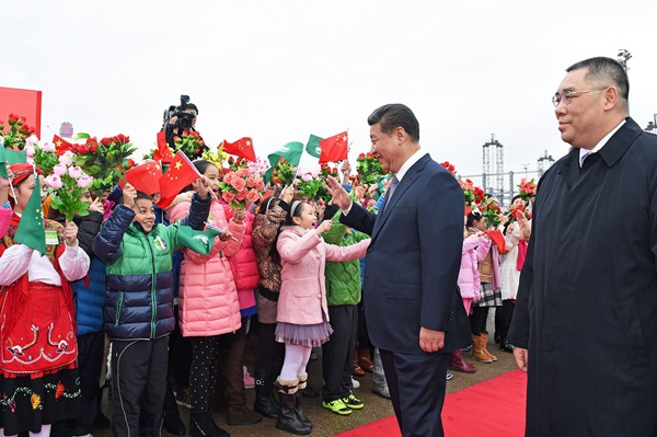 国家主席习近平一行中午扺达澳门