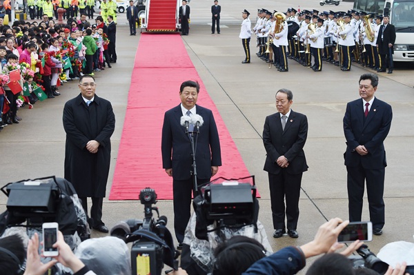 国家主席习近平一行中午扺达澳门