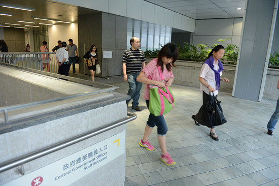 香港17万公务员加薪幅度23年来首次高于调查净指标