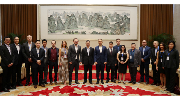 张荣顺会见土生葡人青年代表访问团