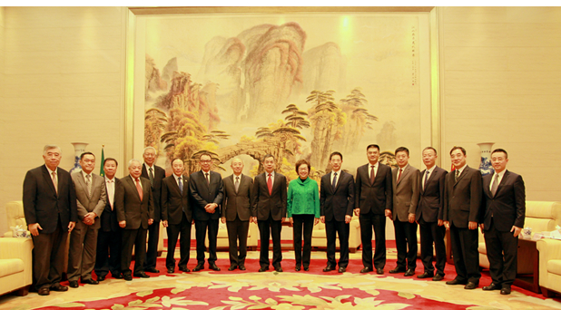 张荣顺会见澳门日报读者公益基金会领导层