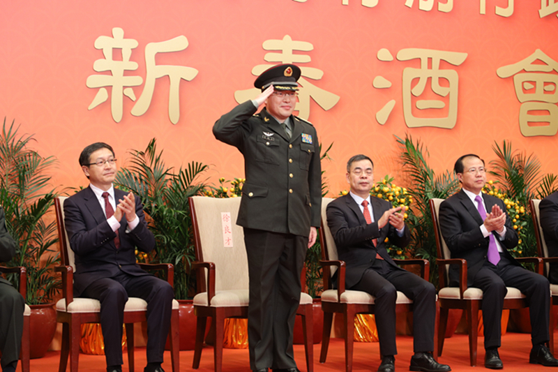 驻澳门部队司令徐良才出席酒会