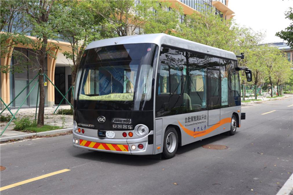 图为智驾巴士在合作区开放路段测试。珠海澳大科技研究院供图