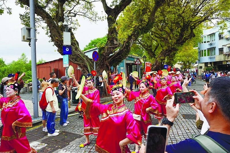 澳门路环市区的谭公诞巡游活动。澳门佛教总会供图