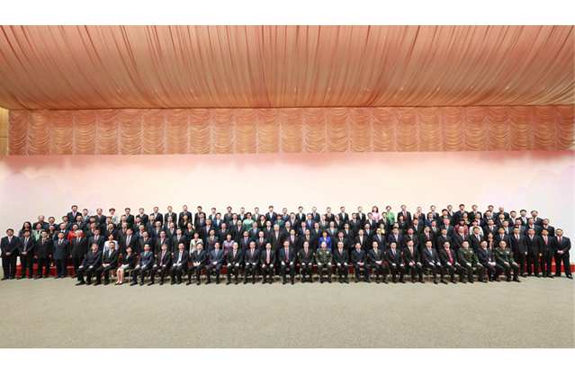 习近平会见中央驻澳机构和主要中资机构负责人