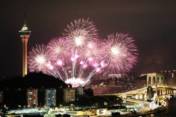 “火树银花”点亮澳门夜空，这场国际烟花比赛汇演落幕