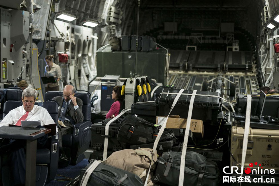 克里访问伊拉克美国务卿专机内部曝光组图