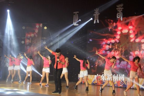 珠澳大学生共同庆祝澳门回归15周年