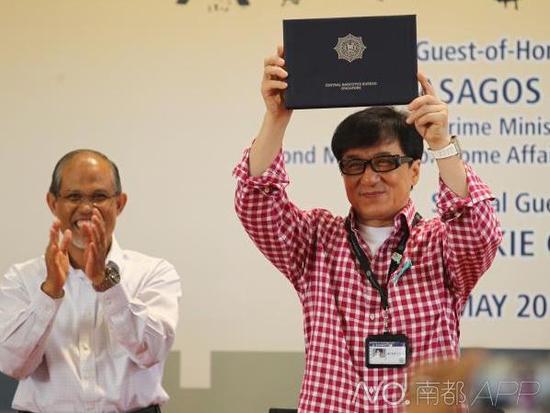 成龙任新加坡反毒品大使：我家是受害者