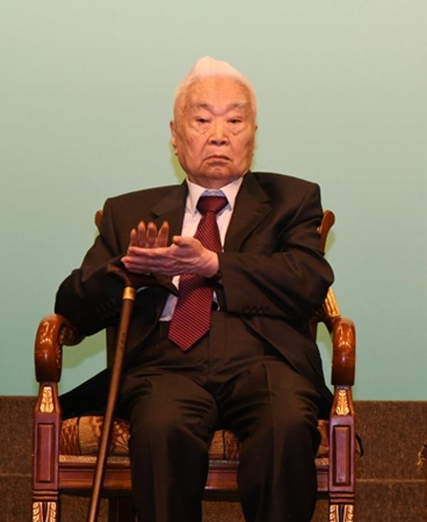 王汉斌出席"迈向澳门一国两制实践新征程"学术研讨会