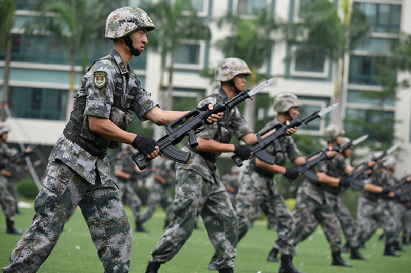 解放军驻澳门部队举行第十五次军营开放日活动解放军