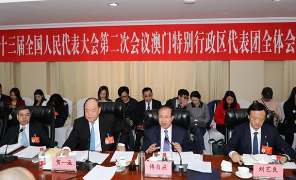 澳门代表团认真审议政府工作报告