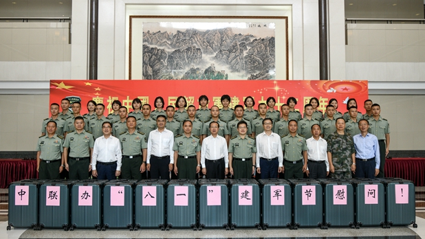傅自应孙达八一建军节前夕慰问驻澳门部队