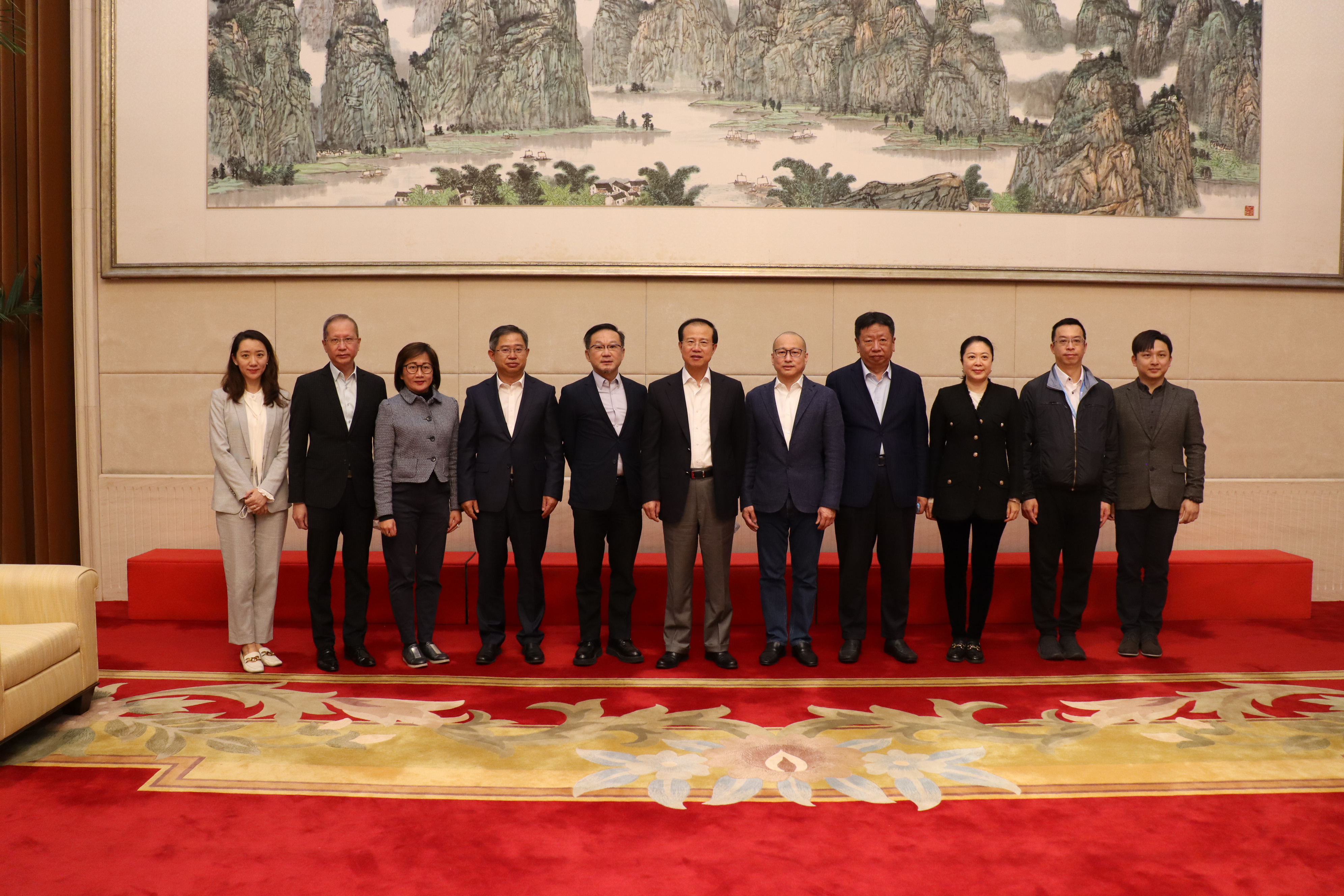 中央政府驻澳门联络办公室办公厅主任宋立洪,经济部部长陈国凯等参加