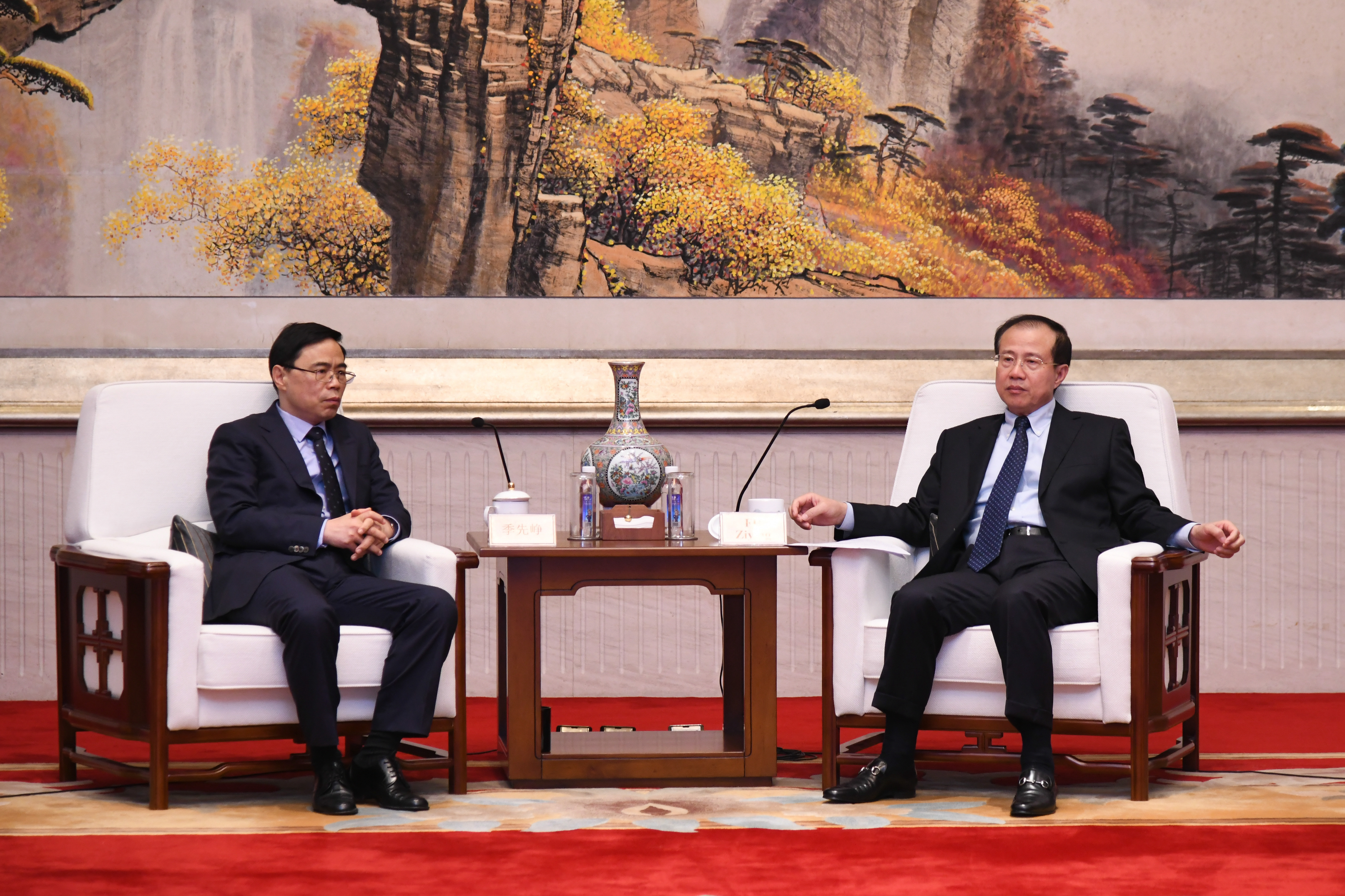 中央政府驻澳门联络办公室办公厅主任宋立洪,经济部部长陈国凯参加