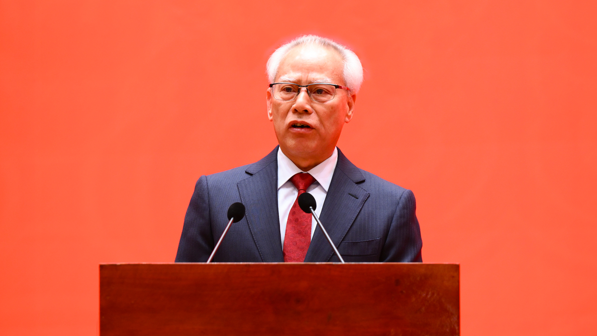 岑浩辉在酒会上致辞