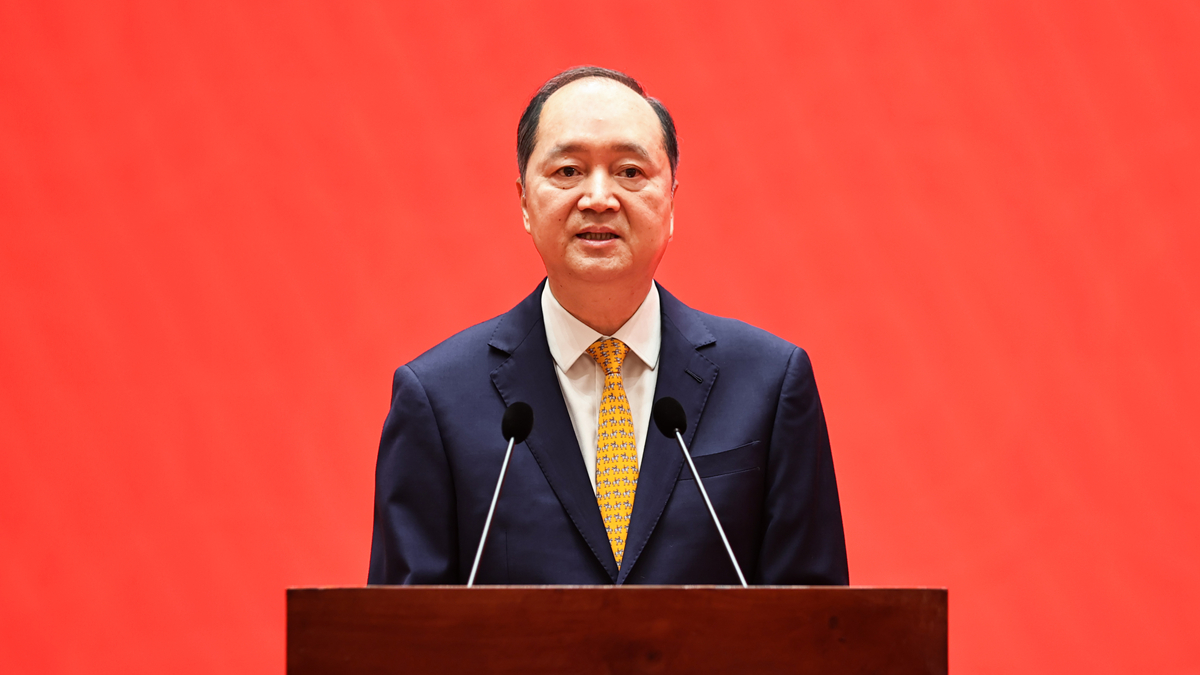 郑新聪在酒会上致辞